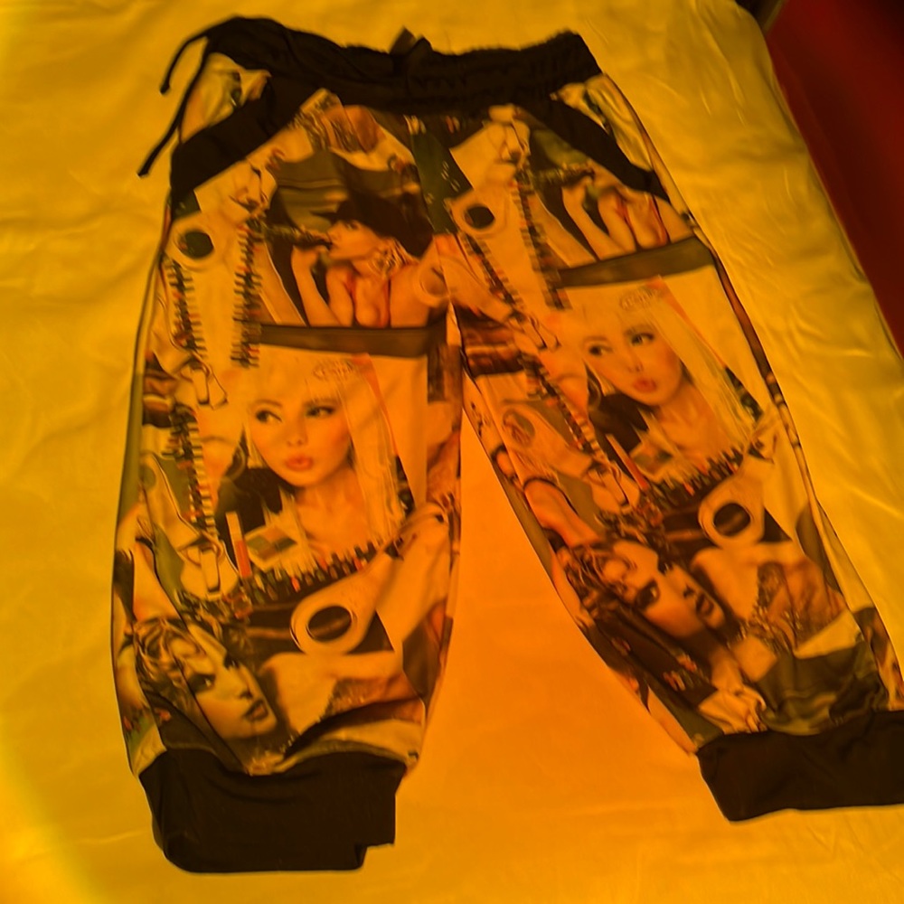 Fashionable ankle joggers